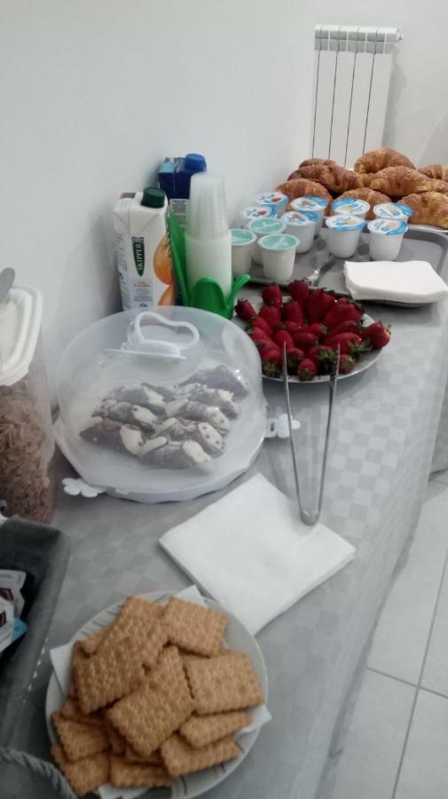 Stabile139 Bed and Breakfast Palermo Buitenkant foto